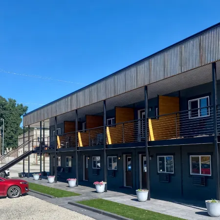 The Darmont Hotel and Suites
