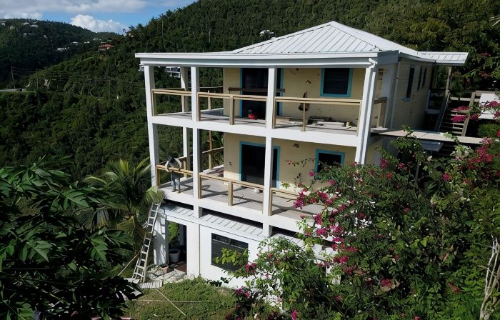 Verandah-style Living Overlooking Coral Bay