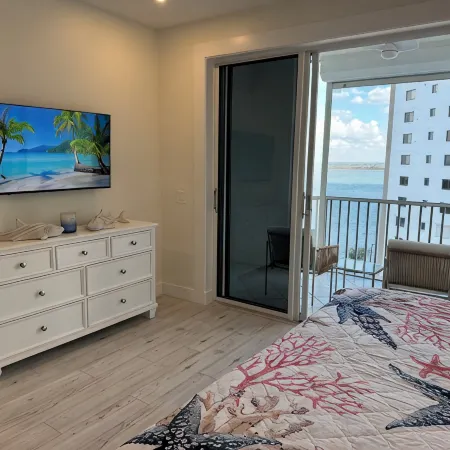 GORGEOUS PENTHOUSE-Best bayfront and gulf water views around! Ocean/Pool access!