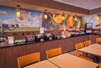 Baymont by Wyndham Chambersburg - parking