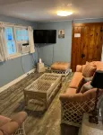 Enjoy a 3-bedroom vacation home steps to the Beach and Hampton Beach State Park - 방갈로