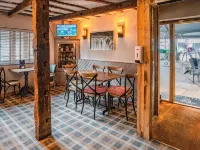 1 Bed Flat - Sleeps 2 - Parking - Wifi Hotels in Caerleon