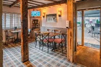 1 Bed Flat - Sleeps 2 - Parking - Wifi