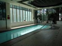 Rosedale on Robson Suite Hotel - ที่มีสระว่ายน้ำ