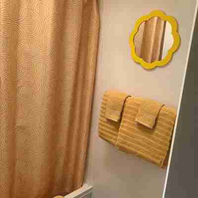 Country side, very private cozy RV in Marvelous Ohiopyle with WiFi, AC. Rooms