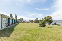 Riverfront Motel & Villas - Pools