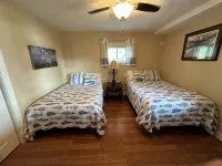 Lake Norman lake front retreat - lower unit, pet friendly. - Beach