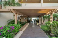 Paradise in Stunning Penthouse with A/C, parking, sleeps 6!Lauloa # 405 - 4성급