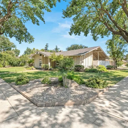 Hot Tub, Game Room - 3 Bed: 2 Bath near Fig Garden Loop!