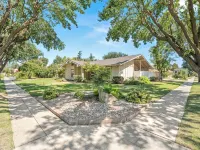 Hot Tub, Game Room - 3 Bed: 2 Bath near Fig Garden Loop! - بوتيك