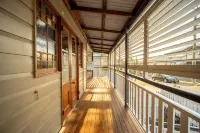 House of Fairy Wren - Fully renovated charming Queenslander! 10 Mins to BNE CBD! - 3-Star