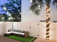 2 bedroom 2 bath Modern Luxury Townhome near Marshwalk