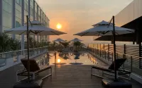 Grand Anara Airport Hotel - Rooftop Pools