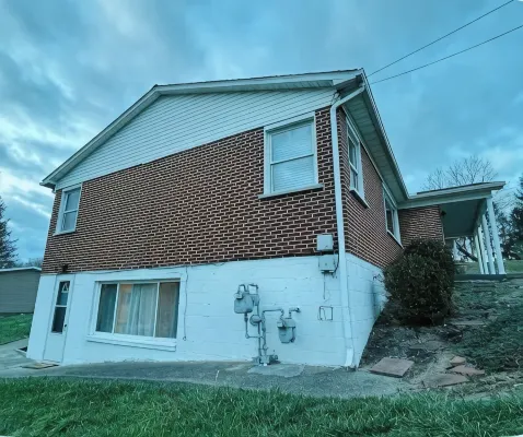 Charming 2-Br Basement Apartment, Central to National Park, Close to Interstate - 3-Star