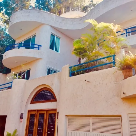 Casa Linda con vista al mar y a las montañas en casa elegante
