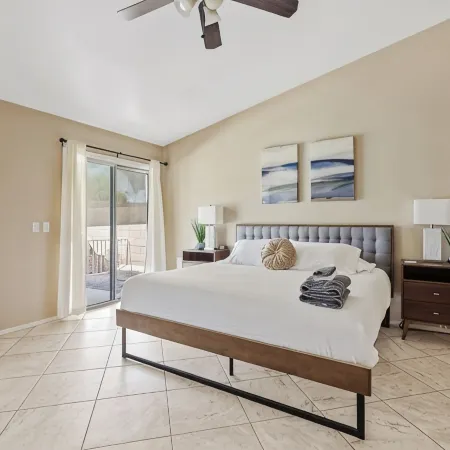 Prime Location With Pool Just 3-mins From Westgate Entertainment! Отели рядом с достопримечательностью «Стадион «Стейт Фарм»»
