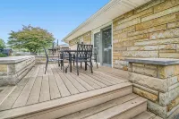 Less than 1 block to Notre Dame!  Sleeps 14 - 4-Star
