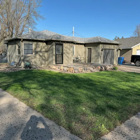 Hilltop Heights Home. Safe neighborhood minutes from downtown.