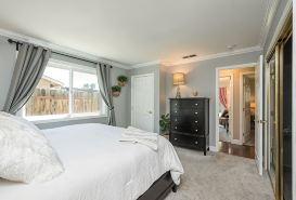 King Beds! - Clean and Spacious 5 Bed 3 Bath Home