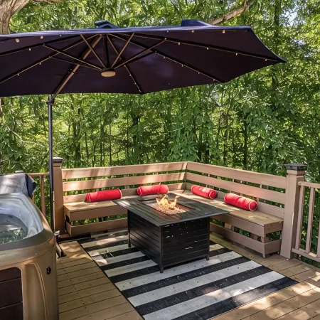 Stunning View! Hot Tub, Grill, Fire Table, Wi-Fi!