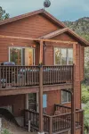 3-bedroom chalet in enchanting Bailey, Walk to town, Game Room, BBQ