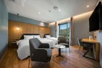 Brown Dot Hotel Signature