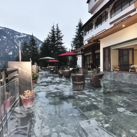 Hotel Snowcrests Manor