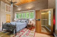 Chautauqua Farmhouse & Cabin - Sleeps 12 - Streamside Retreat - Homestays