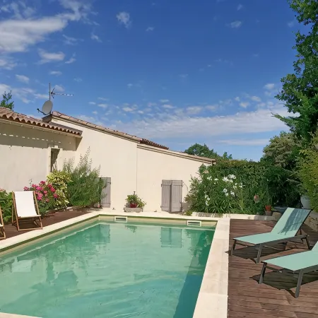 Charming house at the foot of the Luberon (rated 4 stars)