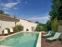 Charming house at the foot of the Luberon (rated 4 stars)