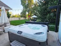 Luxury Retreat-Gourmet Kitchen, Playhouse, Hot Tub, & Steam Shower Hotels in Layton