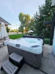 Luxury Retreat-Gourmet Kitchen, Playhouse, Hot Tub, & Steam Shower