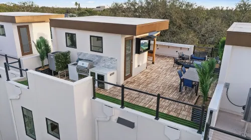 LUXURY Coastal Modern Sunset Oasis with Beautiful ROOFTOP - Gym