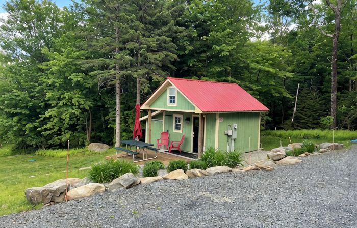 Sugarbush Tiny House/Cabin on 3.2 Acres at the base of Sugarbush-Mount Ellen