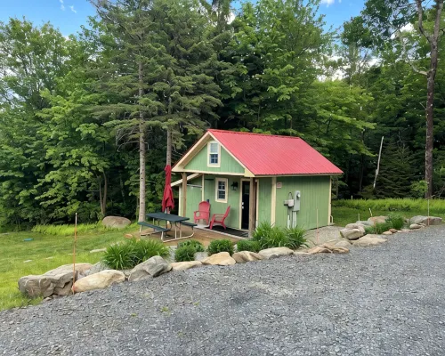Sugarbush Tiny House/Cabin on 3.2 Acres at the base of Sugarbush-Mount Ellen Hotels in Fayston
