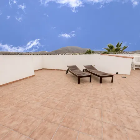60sq.m Roof Solarium, 50sq.m Rear Terrace: BBQ, Fibre WiFi, TV (BBC, SKY sports)