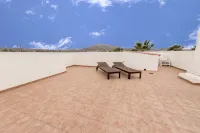 60sq.m Roof Solarium, 50sq.m Rear Terrace: BBQ, Fibre WiFi, TV (BBC, SKY sports) - 2 ดาว