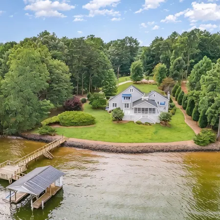 Relaxing Lakefront Home with Brand New Dock and Immaculate Vibes