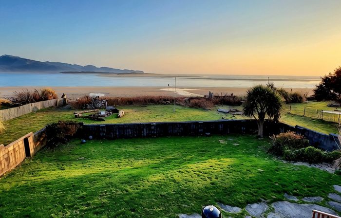 125' Beachfront Bliss, Private Beach Access, Firepits, crabbing, clamming - wow!