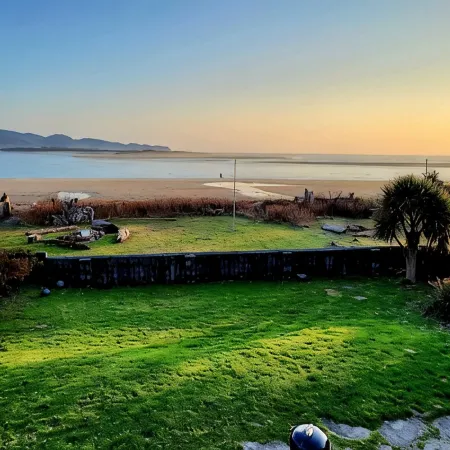 125' Beachfront Bliss, Private Beach Access, Firepits, crabbing, clamming - wow!