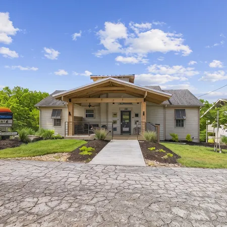Maia House – Luxury Waterfront Retreat w/ Resort Amenities
