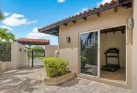 Eagle Beach Luxury House, Walking Distance to the Beach - Wifi