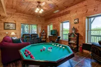 Log Home with Amazing Views of MT. Mitchell/Fireplace /Hot Tub/Pet Friendly - Wifi