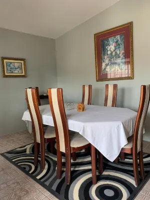 Derick's Inn - 2-Star