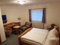 Land-Gut-Hotel Zur Lochmühle - Pensions