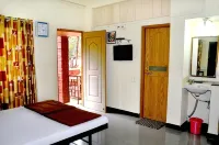 Radhanand Holiday Home - parking