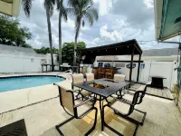 Clearwater Vacation Paradise Home Pool & Hot Tub, Outside Bar- TV, Pets welcome - Swimmingpools