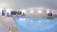 Holiday Inn Express & Suites SHERMAN HWY 75 by IHG - Pools
