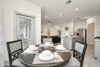 Exquisite 3 bedroom house located in a very quiet area of Katy . - 4-Star