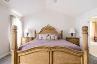 Sleeps 8: King sized bed - Home away from home, yet close to everything! - 3-Sterne